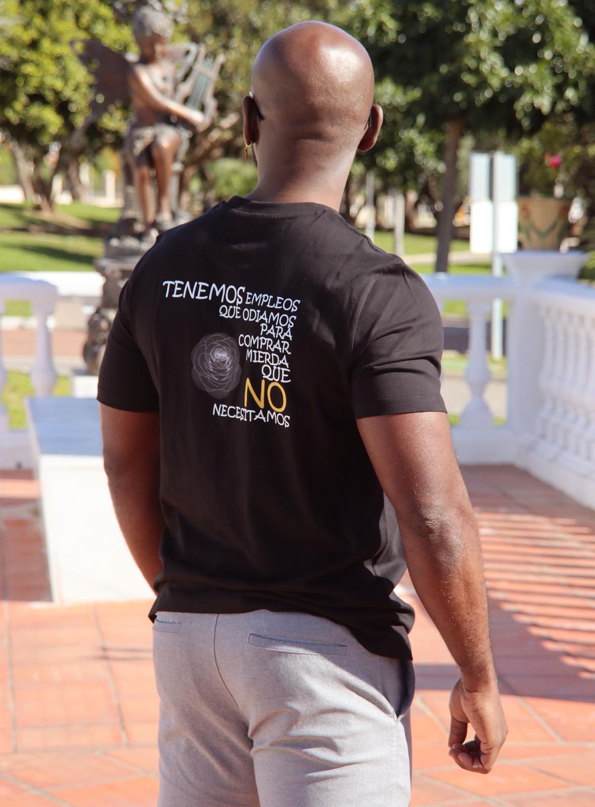 No Necesitamos™ – Camiseta de Crítica Social